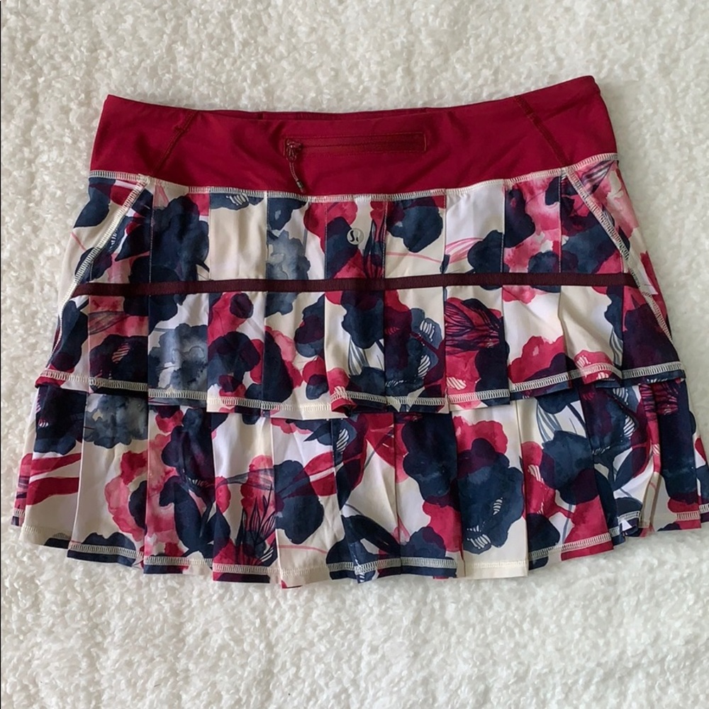 Lululemon Skirt - Inky Floral Ghost Ink - size 8T